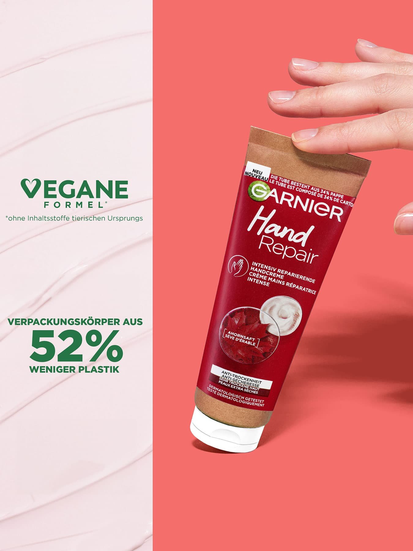 Produkt stehend wird von einer weiblichen Hand leicht gekippt  / Produktvorteile  - vegane Formel & 52% weniger Plastik